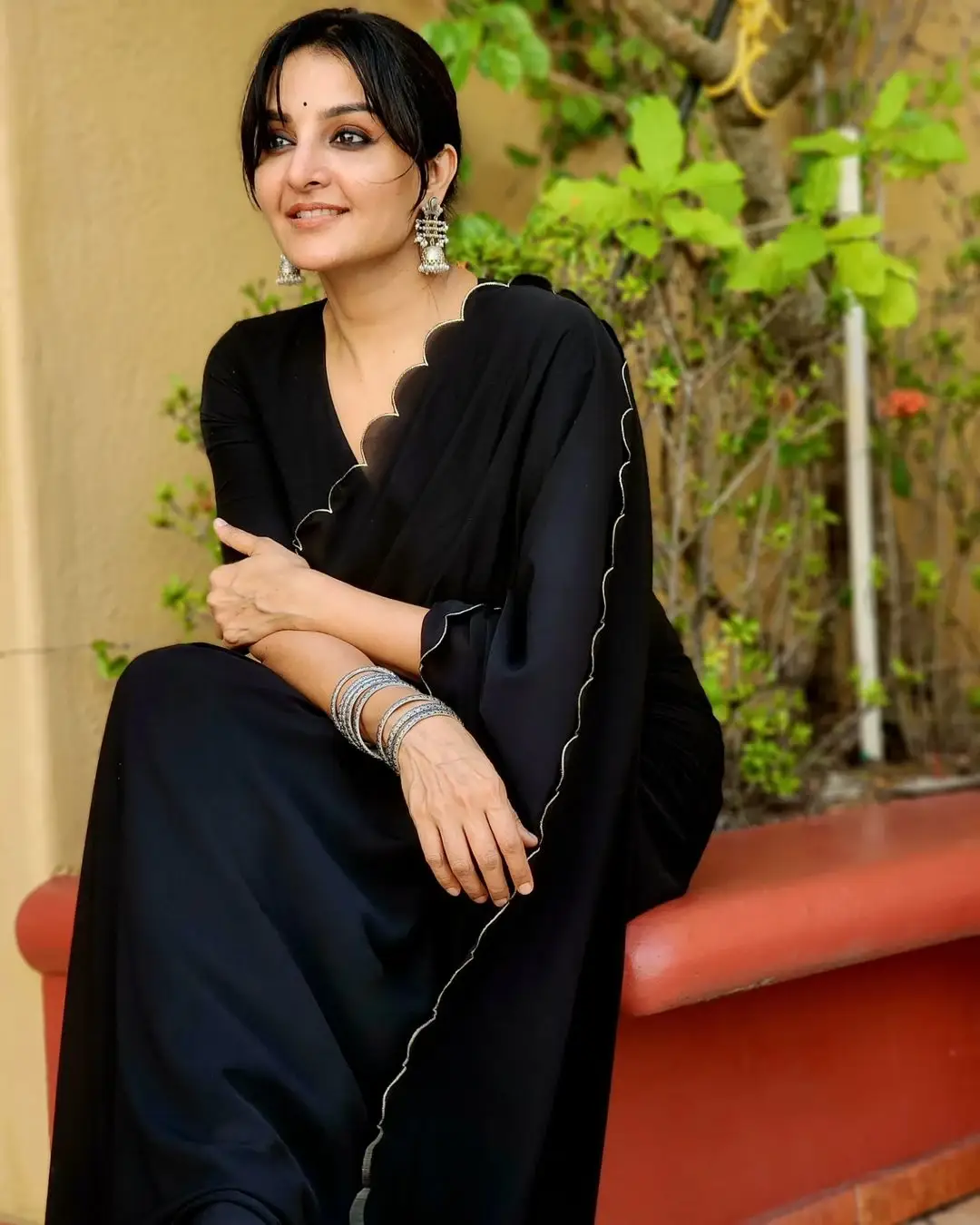 SOUTH INDIAN ACTRESS MANJU WARRIER IN BLACK SAREE 6